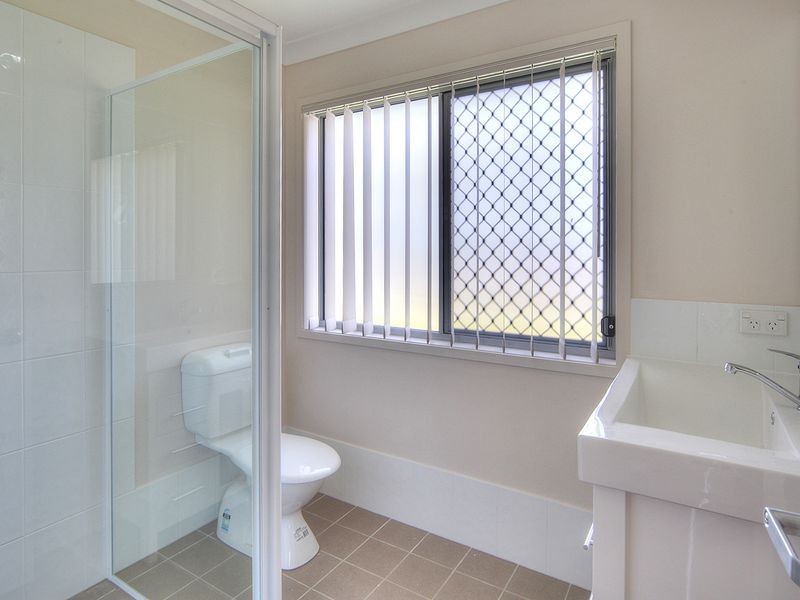 8 Dily Street, Hillcrest QLD 4118