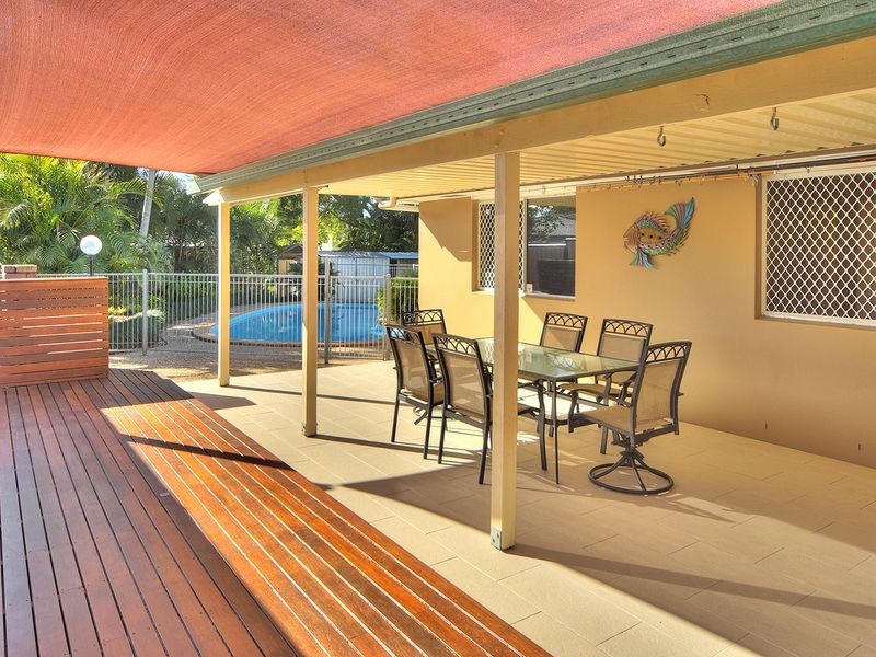 82 Peverell Street, Hillcrest QLD 4118