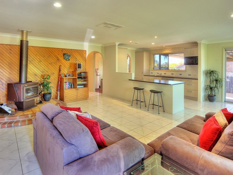 82 Peverell Street, Hillcrest QLD 4118