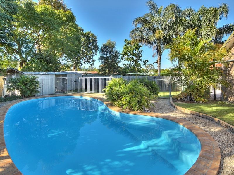 82 Peverell Street, Hillcrest QLD 4118