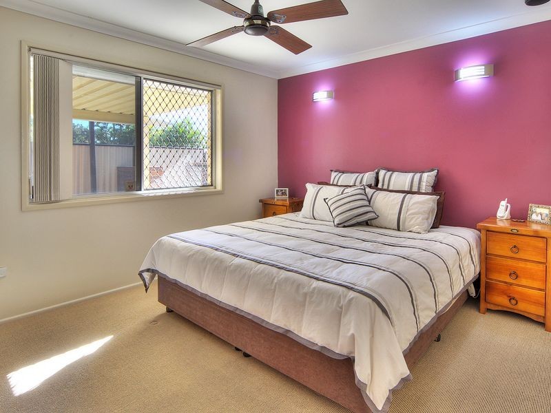 82 Peverell Street, Hillcrest QLD 4118