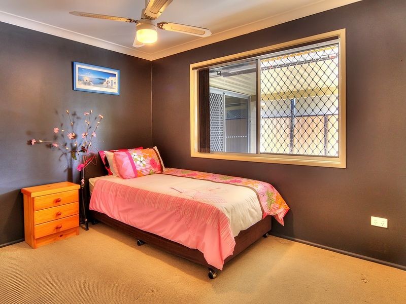 82 Peverell Street, Hillcrest QLD 4118