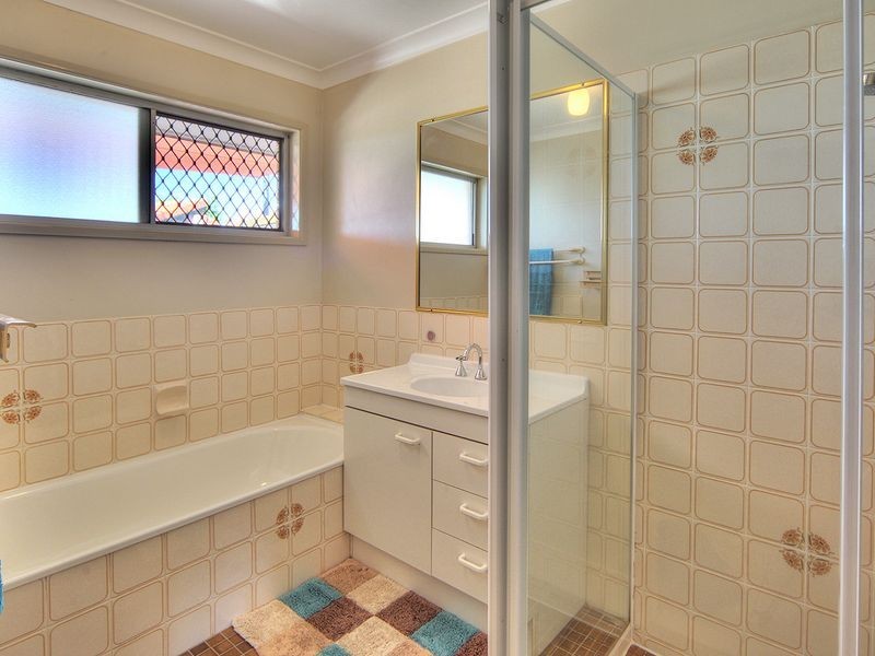 82 Peverell Street, Hillcrest QLD 4118