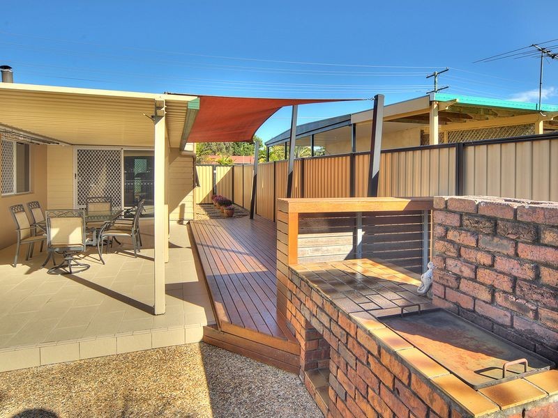 82 Peverell Street, Hillcrest QLD 4118