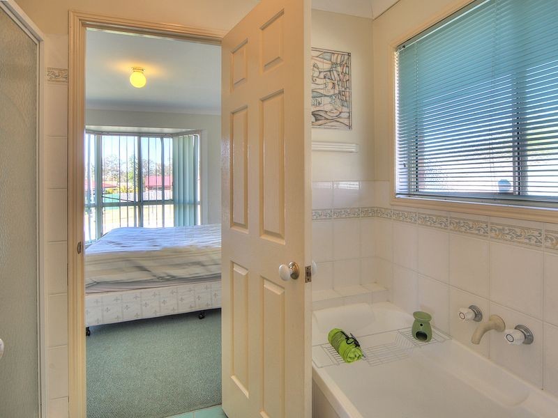 17 Paddies Crescent, Crestmead QLD 4132