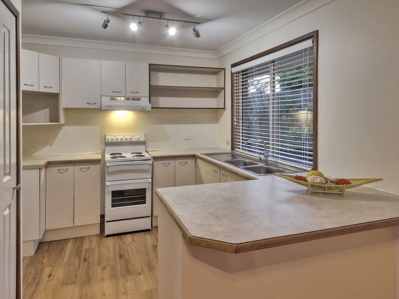 1 Iberis Court, Regents Park QLD 4118