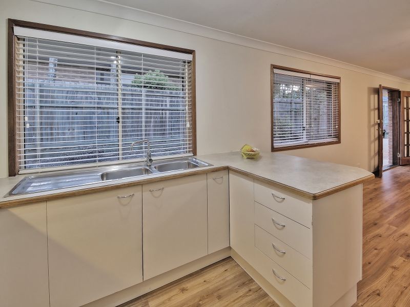 1 Iberis Court, Regents Park QLD 4118