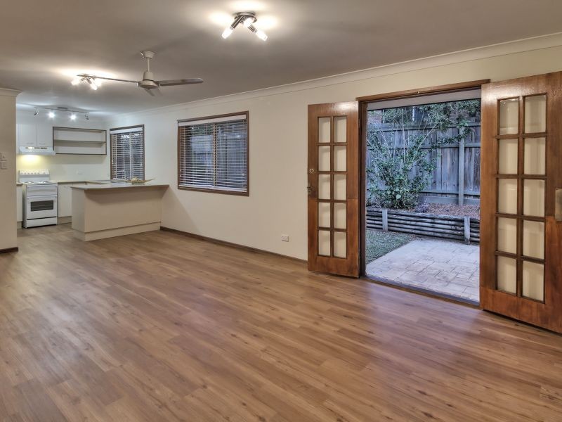 1 Iberis Court, Regents Park QLD 4118