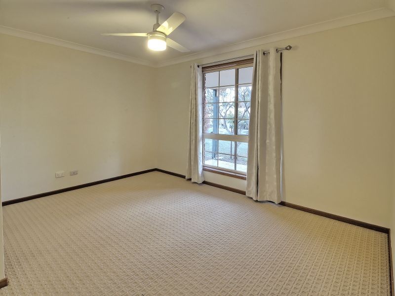 1 Iberis Court, Regents Park QLD 4118