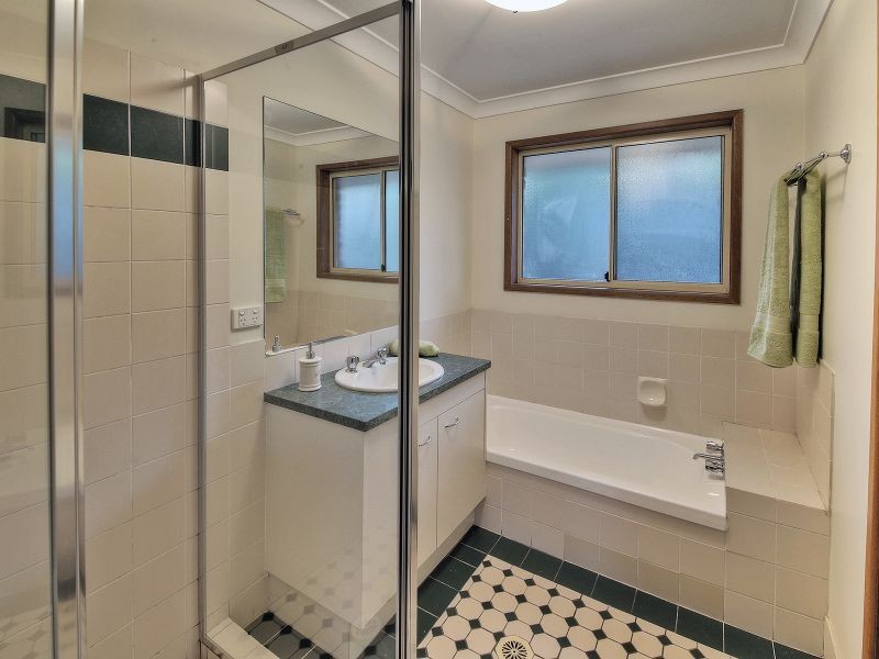 1 Iberis Court, Regents Park QLD 4118