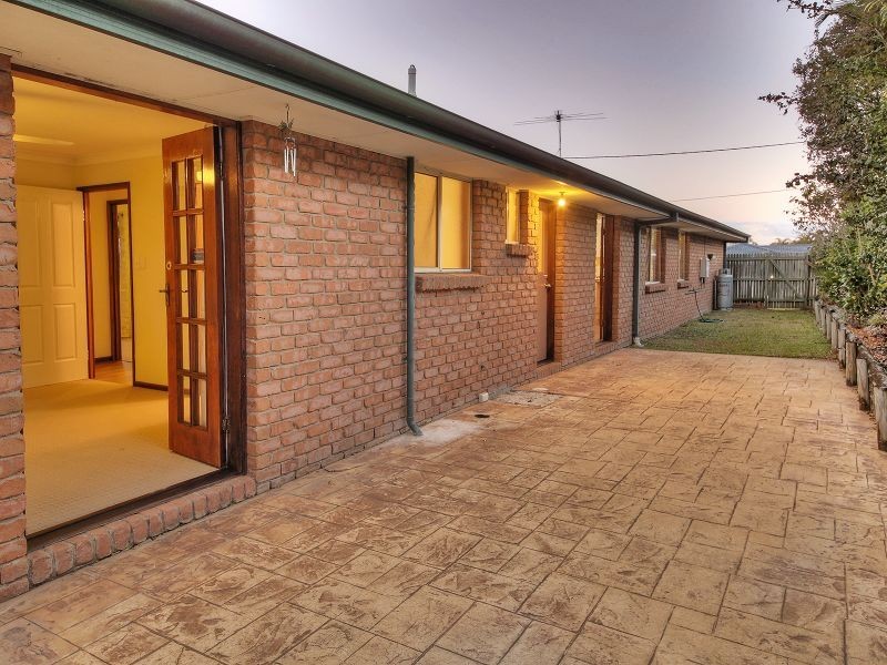 1 Iberis Court, Regents Park QLD 4118