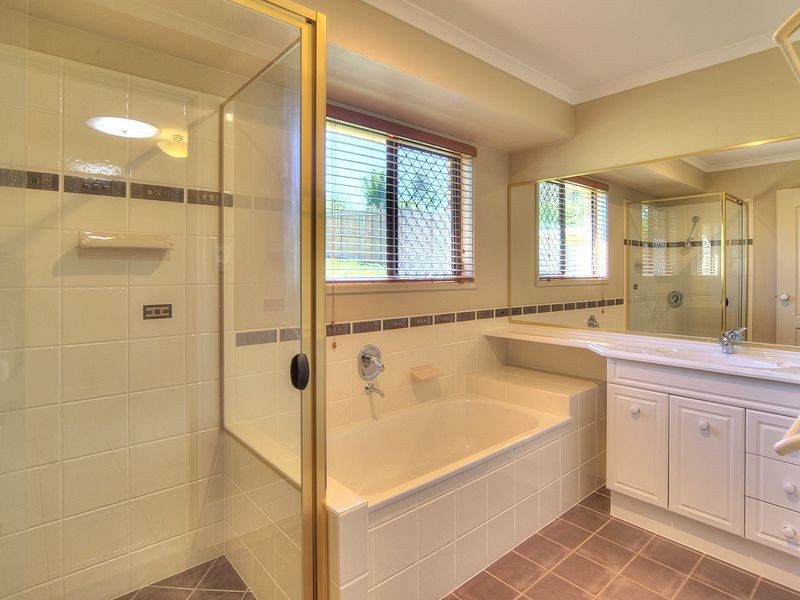 2 Dorset Close, Greenbank QLD 4124