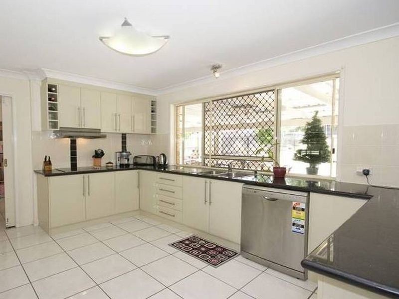 16 Cianthus Street, Regents Park QLD 4118