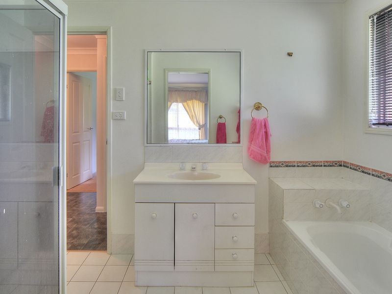 176 Merluna Road, Park Ridge South QLD 4125