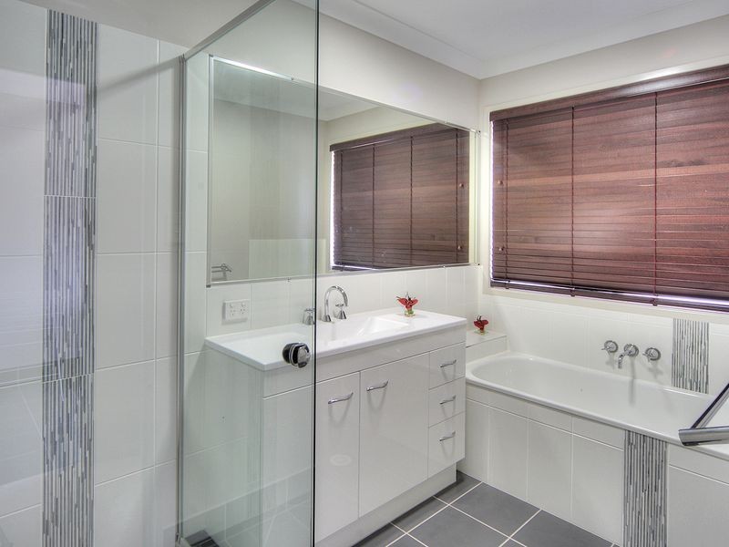 10 Bradley Court, Greenbank QLD 4124