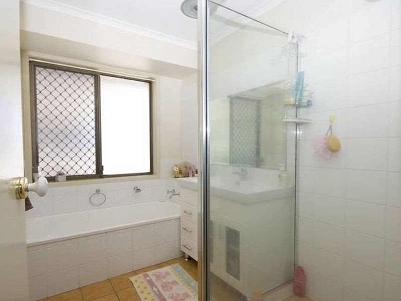 31 St Johns Way, Boronia Heights QLD 4124