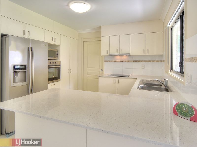 7 Dily Street, Hillcrest QLD 4118