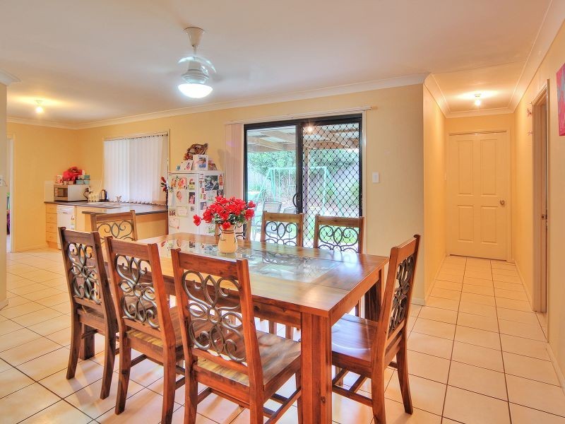 42 Federation Drive, Hillcrest QLD 4118