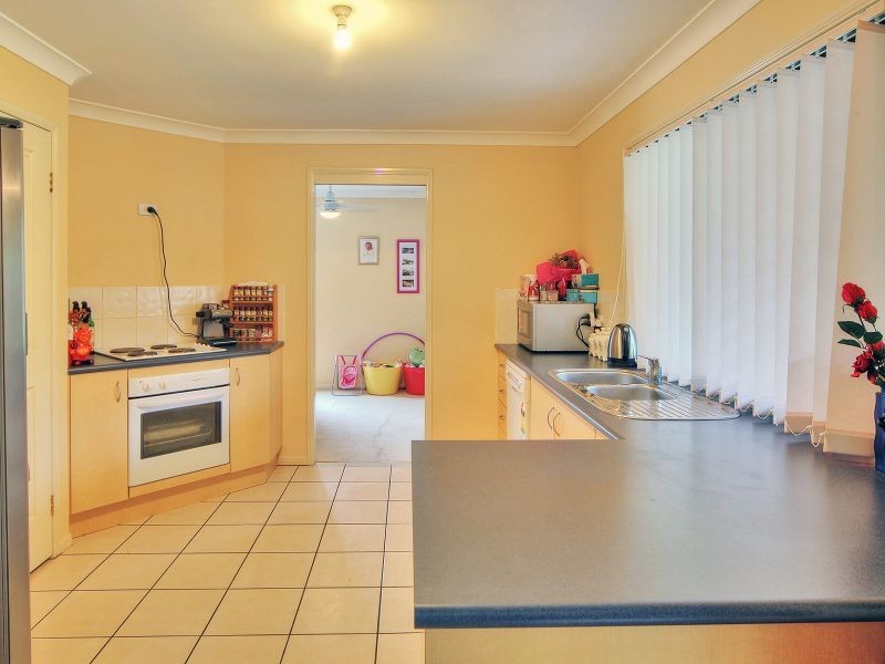 42 Federation Drive, Hillcrest QLD 4118