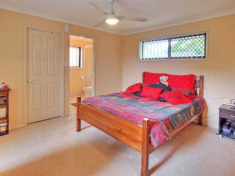 42 Federation Drive, Hillcrest QLD 4118