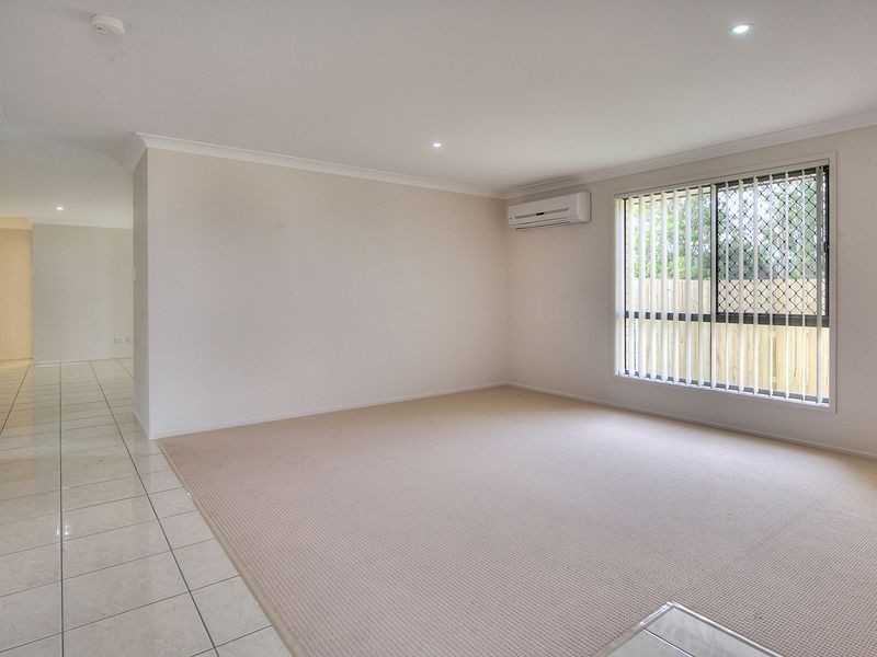 8 Voyager Street, Marsden QLD 4132