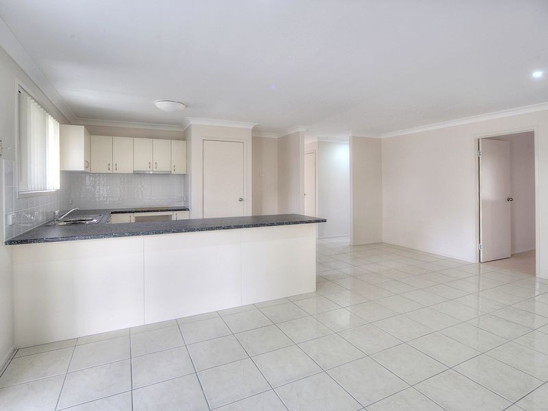 8 Voyager Street, Marsden QLD 4132