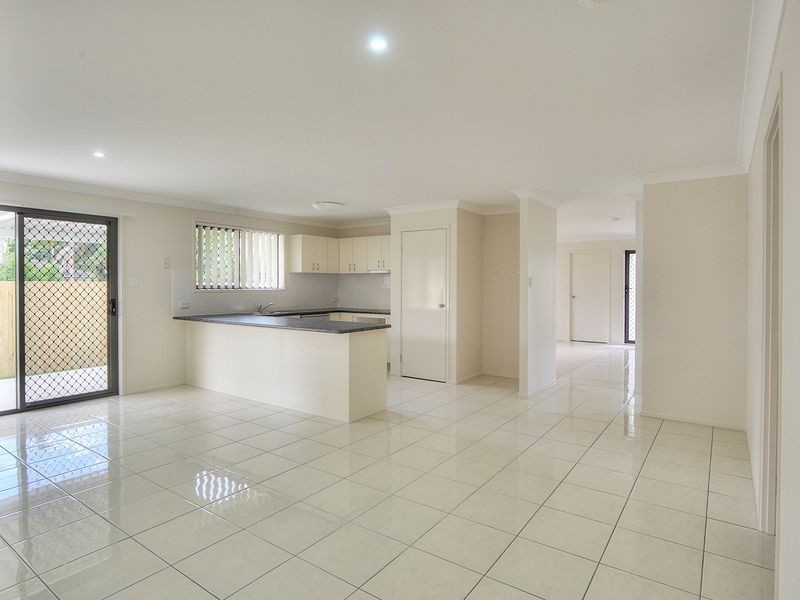 8 Voyager Street, Marsden QLD 4132