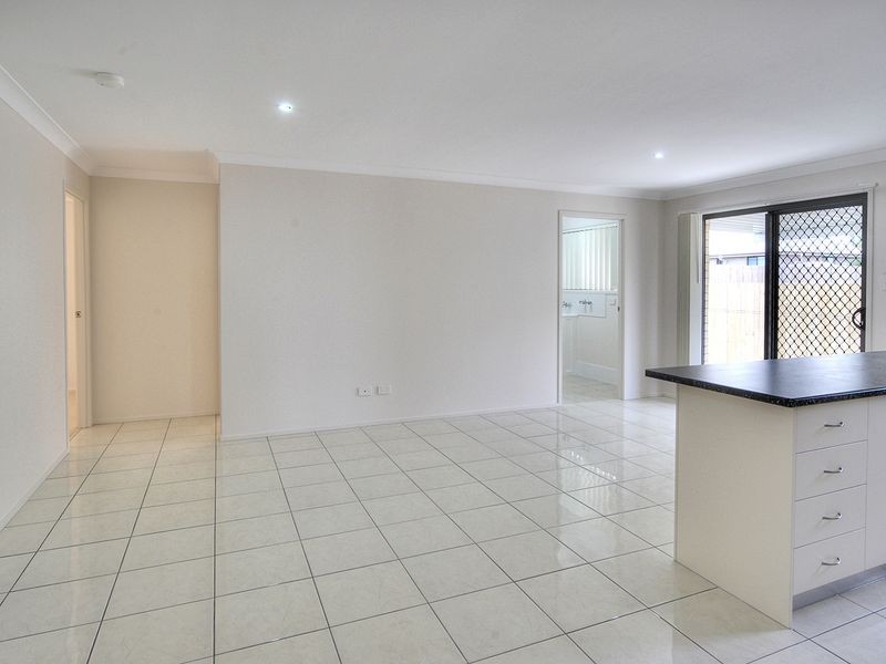 8 Voyager Street, Marsden QLD 4132