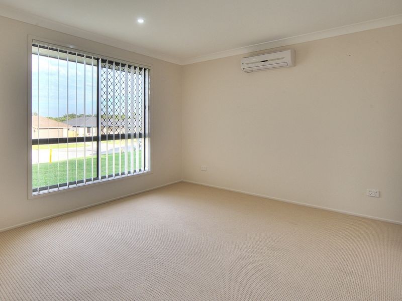 8 Voyager Street, Marsden QLD 4132