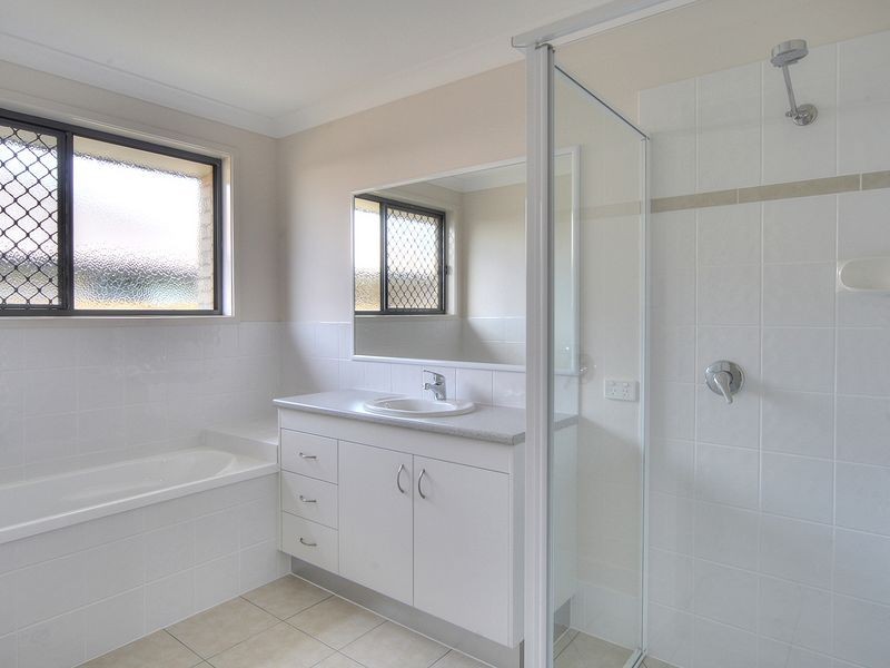 8 Voyager Street, Marsden QLD 4132