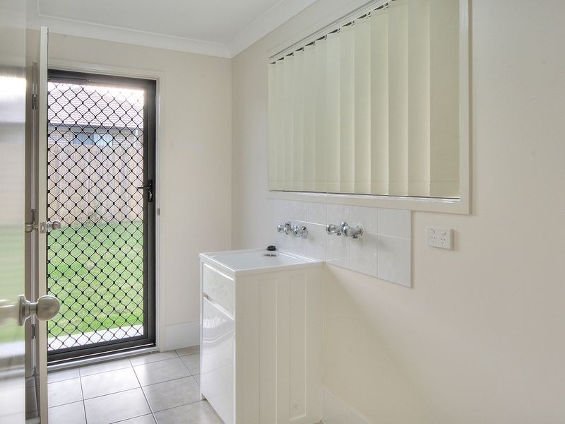 8 Voyager Street, Marsden QLD 4132