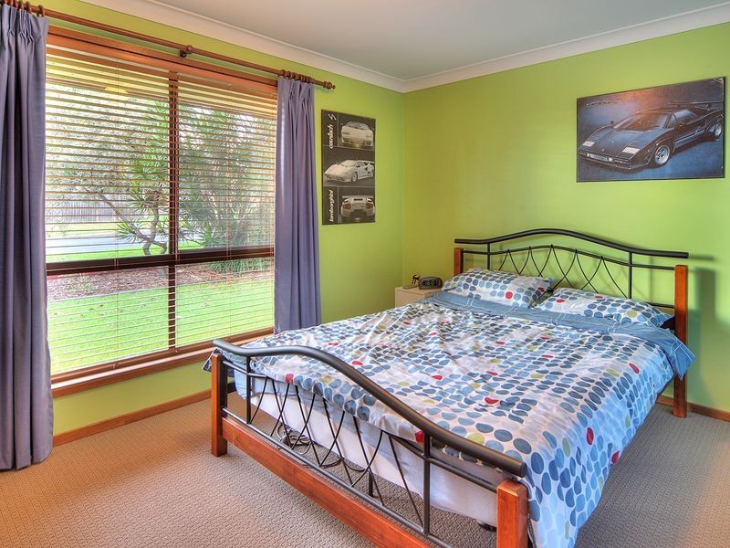26 Homebush Drive, Regents Park QLD 4118