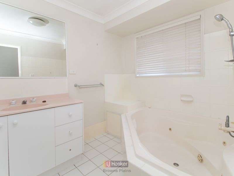 8 Parkland Avenue, Browns Plains QLD 4118