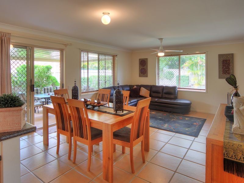 27 Regency Drive, Regents Park QLD 4118