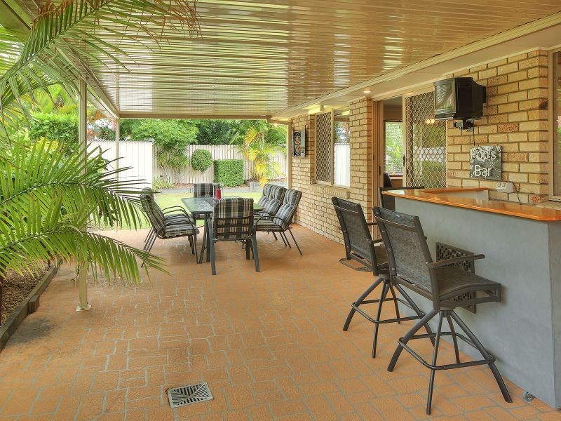 27 Regency Drive, Regents Park QLD 4118