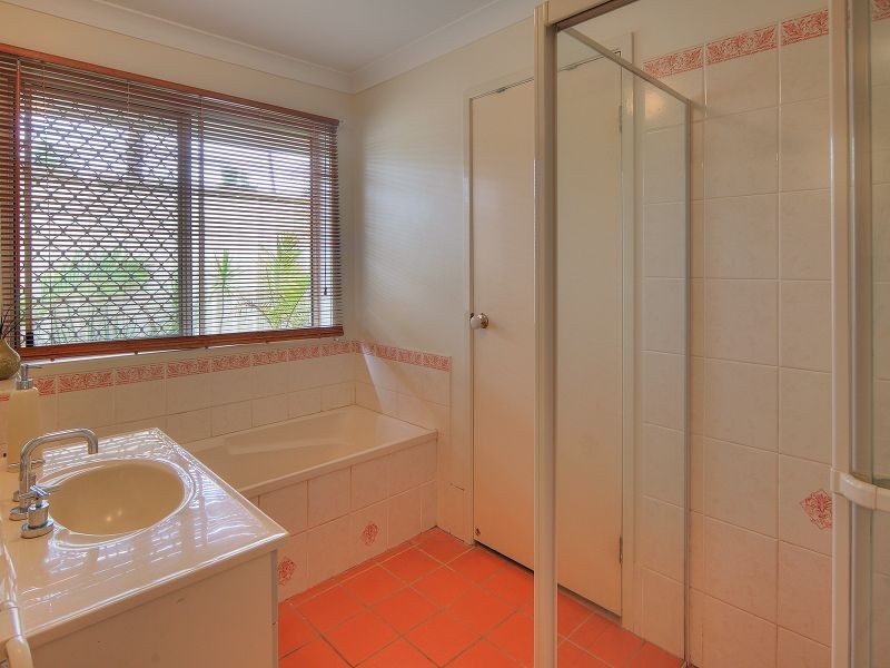 27 Regency Drive, Regents Park QLD 4118