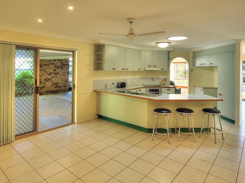 13 Windsong Court, Hillcrest QLD 4118