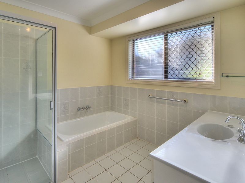 13 Windsong Court, Hillcrest QLD 4118