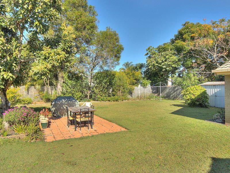 4 Seaton Street, Hillcrest QLD 4118