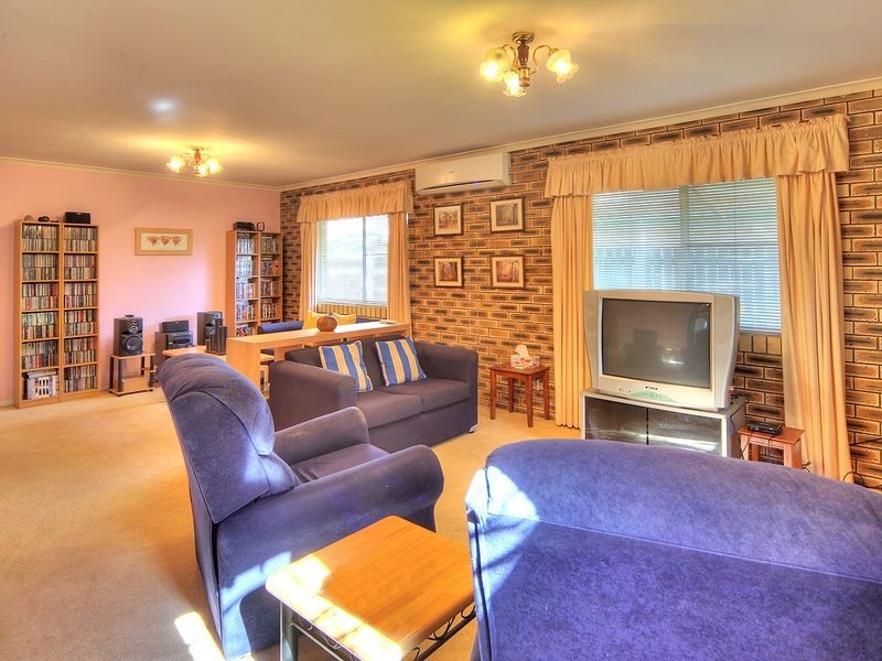 4 Seaton Street, Hillcrest QLD 4118