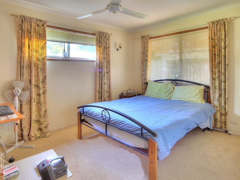 4 Seaton Street, Hillcrest QLD 4118