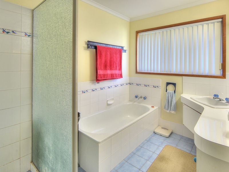 4 Seaton Street, Hillcrest QLD 4118