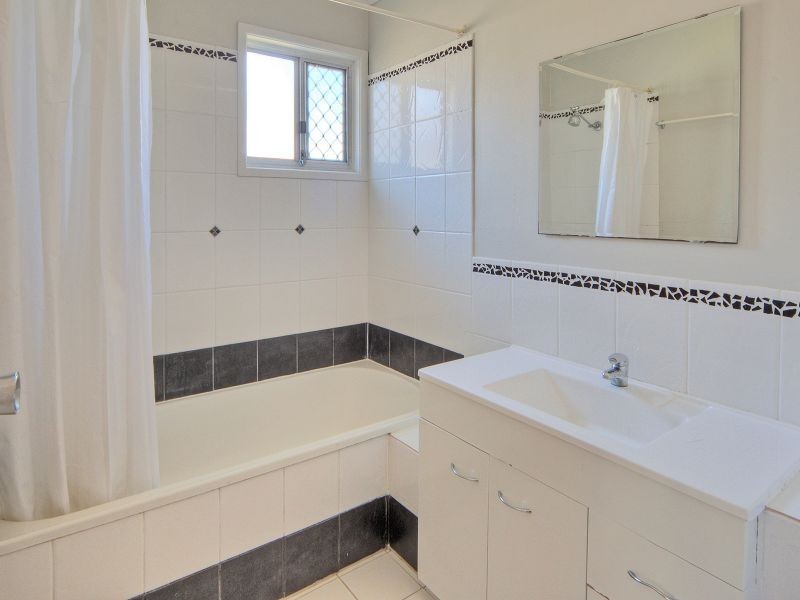 30 Strathallen Drive, Boronia Heights QLD 4124