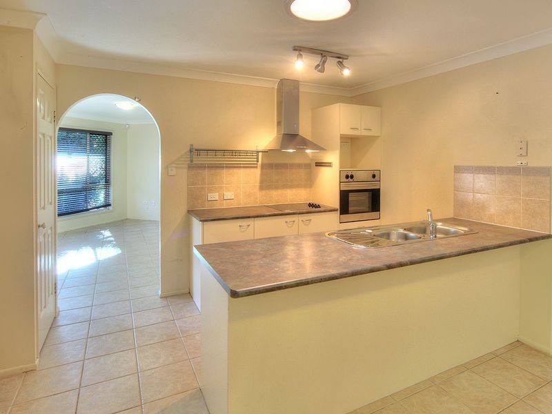 15 Seaton Street, Hillcrest QLD 4118