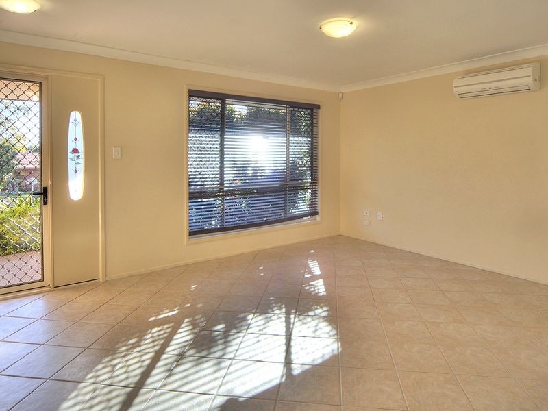 15 Seaton Street, Hillcrest QLD 4118