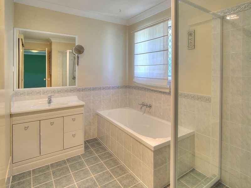 15 Seaton Street, Hillcrest QLD 4118