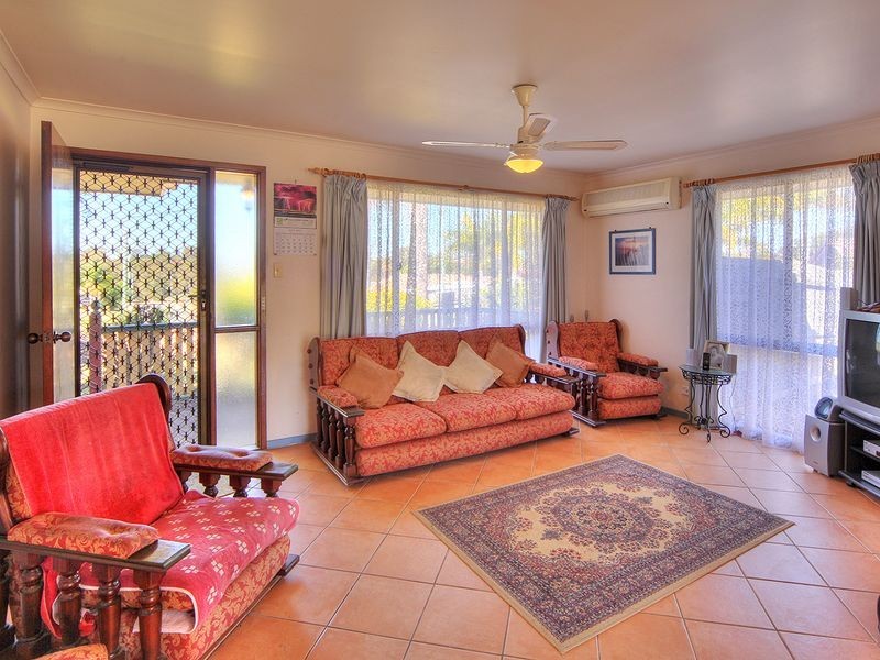 15 Beaufortia Court, Regents Park QLD 4118
