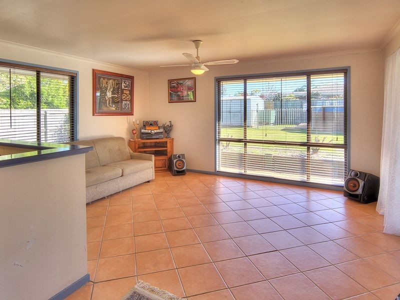 15 Beaufortia Court, Regents Park QLD 4118