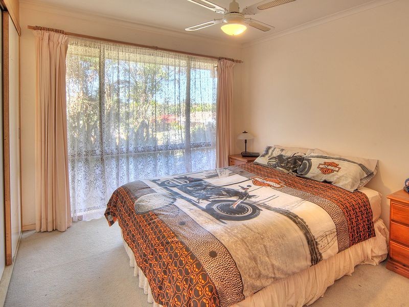 15 Beaufortia Court, Regents Park QLD 4118