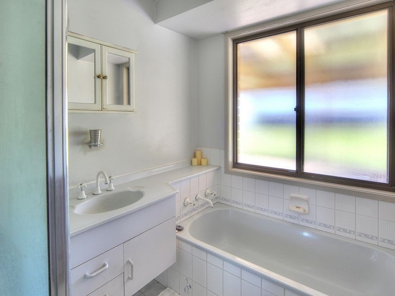 15 Beaufortia Court, Regents Park QLD 4118